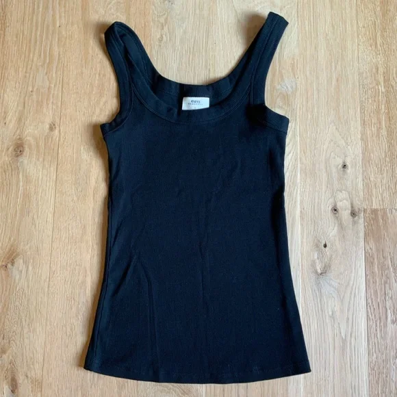 Spring Refresh 🌸 
Easy Standard Rib Fitted Racer Tank - Picture 5 of 8